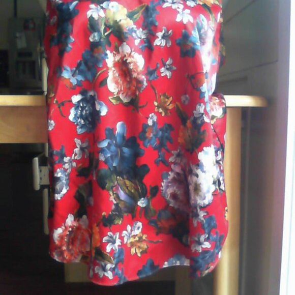 Age of Influence Large multicolour - Satin feel sleeveless dominant color red - Picture 2 of 3